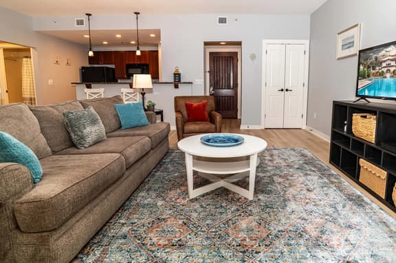 Luxury 1BR-ground floor unit-pool-hot tub-on site spa-fenced gated patio - Image 1