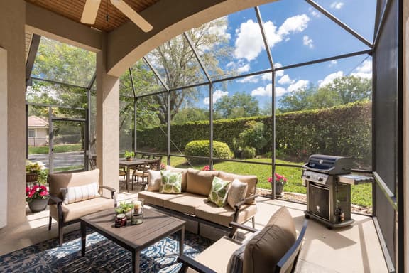Private home-Large screened lanai-BBQ- sleeps 8-easy walk to pool! - Image 1