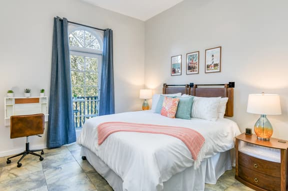 Studio with walk-in shower and washer-dryer - Image 1
