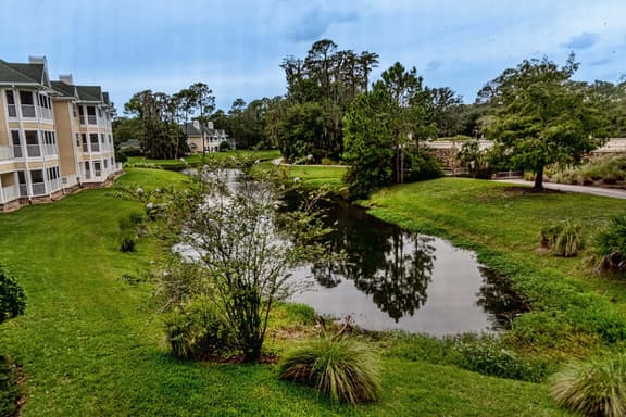 Penthouse retreat-golf course view-pool & hot tub-near beach - Image 1