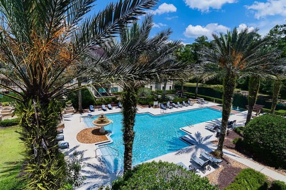 1BR pool courtyard view-private balcony-hot tub-no carpet! - Image 1