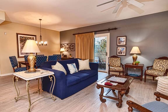6204-2 balcony-no carpet-full kitchen-W/D-cable-community pool-hot tub - Image 1